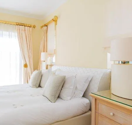 Sleeps 6 Pool Air Con Wifi *
