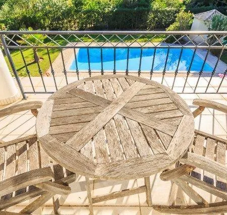 Βίλα Sleeps 6 Pool Air Con Wifi *